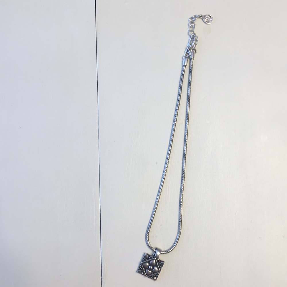 Gorgeous sterling silver necklace